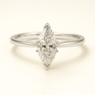 Anillo Solitario Marquise en Oro con Moissanitas