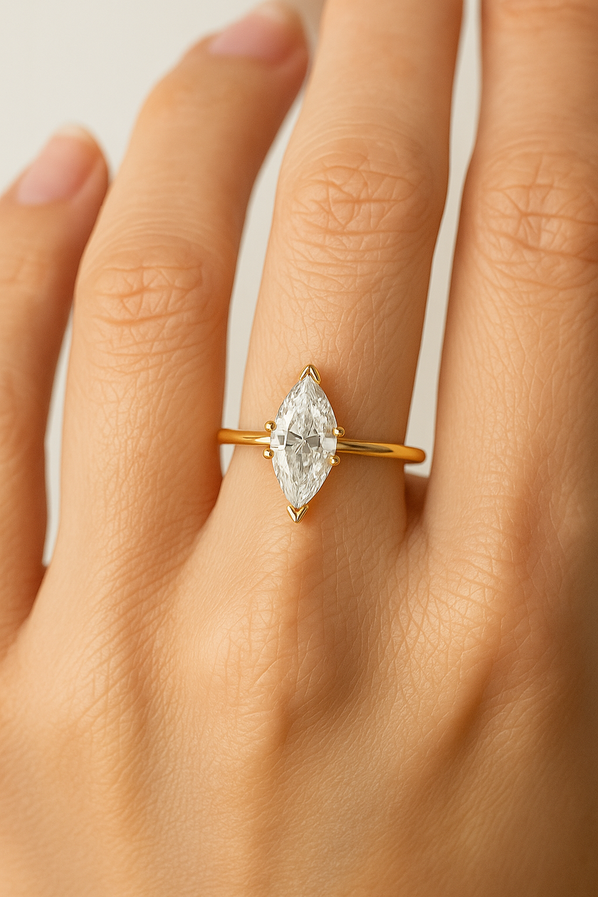 Anillo Solitario Marquise en Oro con Diamante de Laboratorio