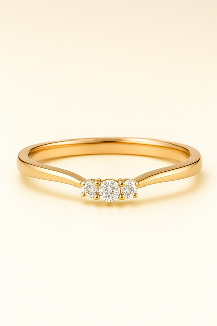 Anillo tres piedras pequeñas en oro con opción de moissanitas o diamantes naturales de 2 mm