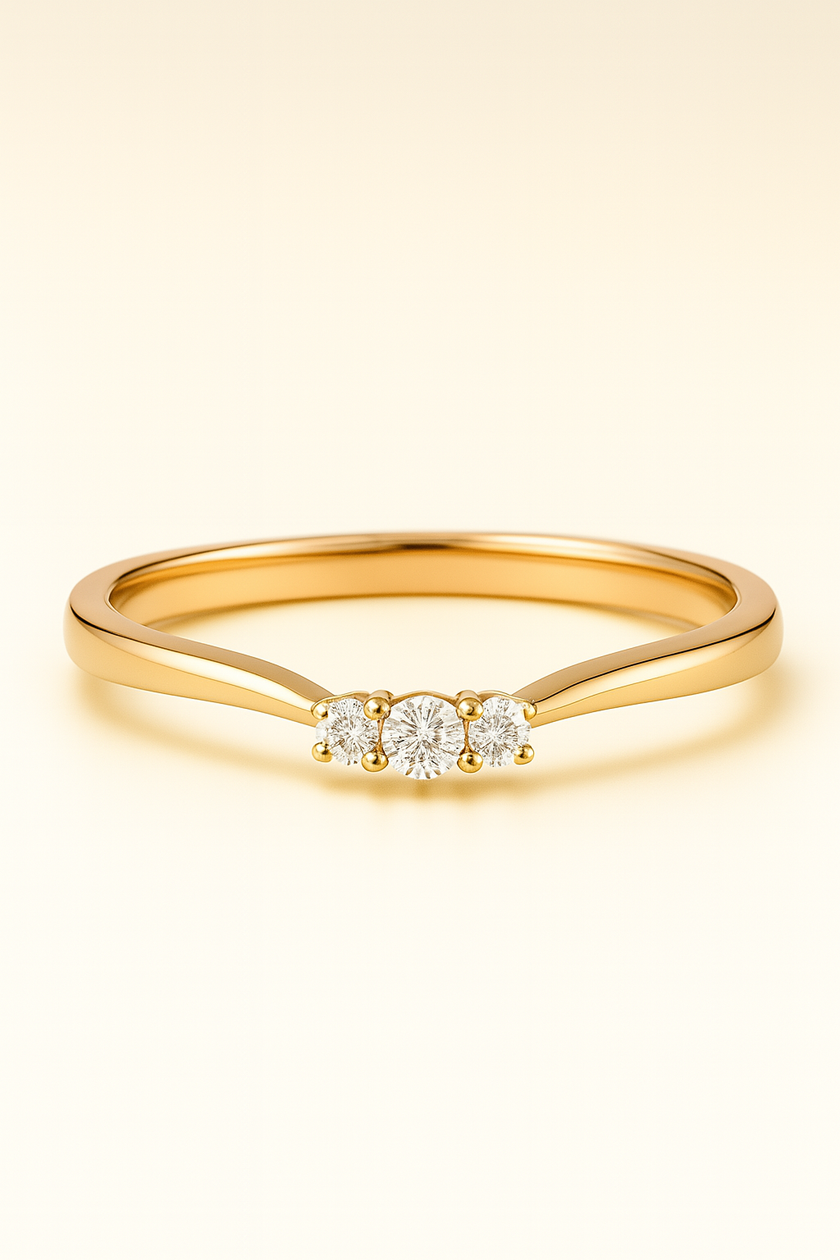 Anillo tres piedras pequeñas en oro con opción de moissanitas o diamantes naturales de 2 mm