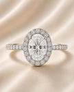 Anillo halo pavé con moissanitas