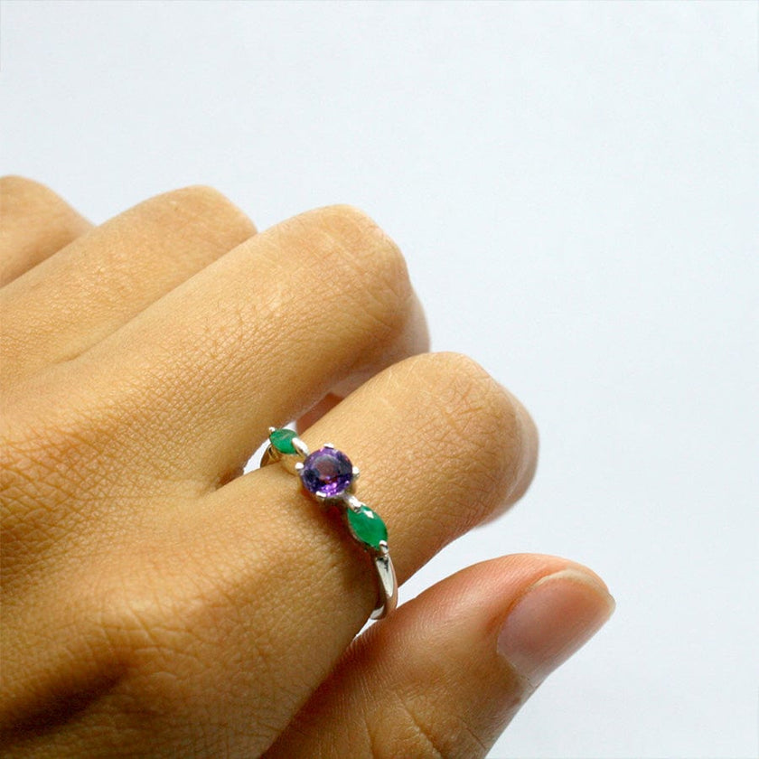 Anillo flor esmeraldas
